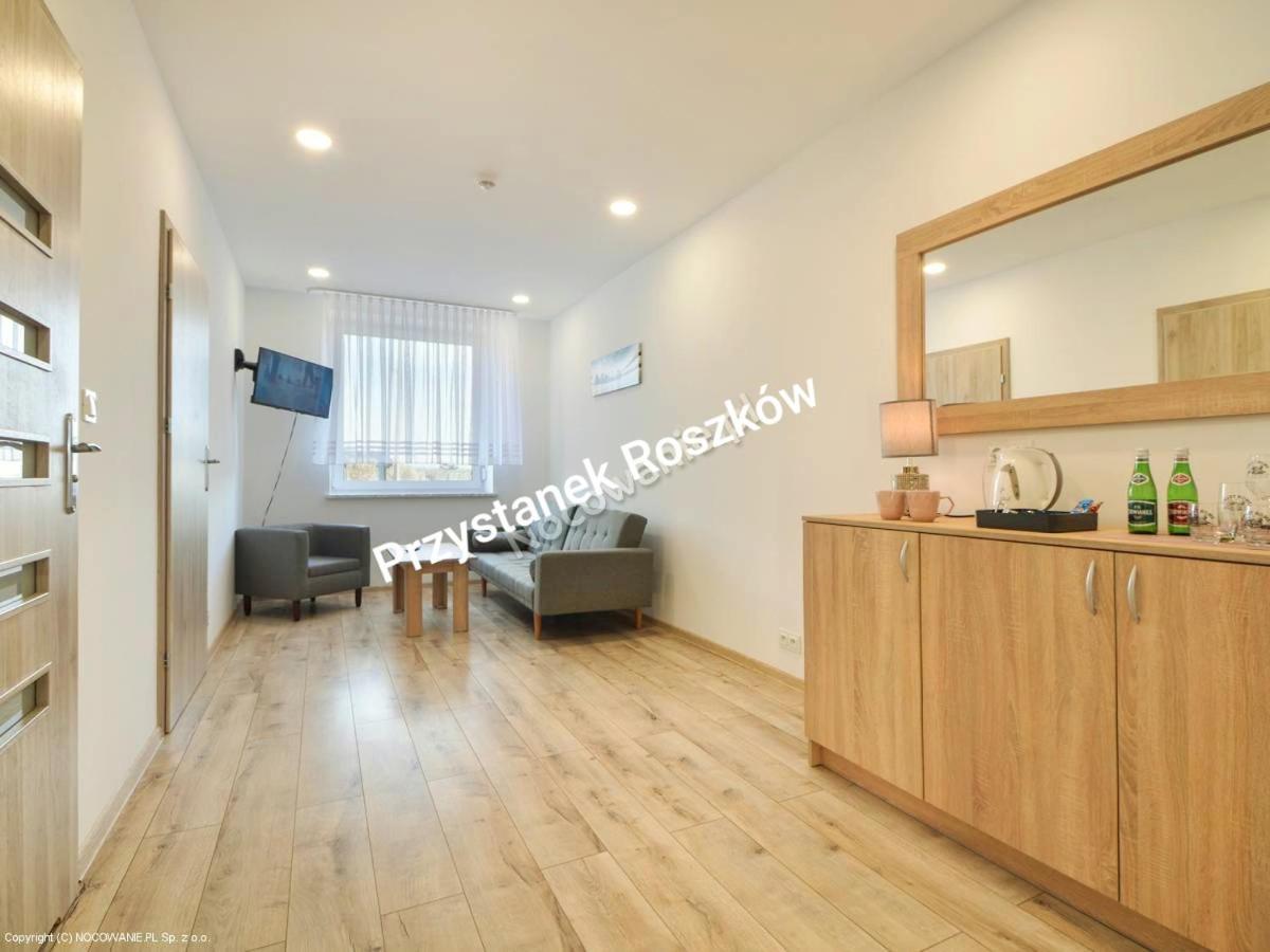 Przystanek Roszkow -Noclegi I Restauracja Экстерьер фото