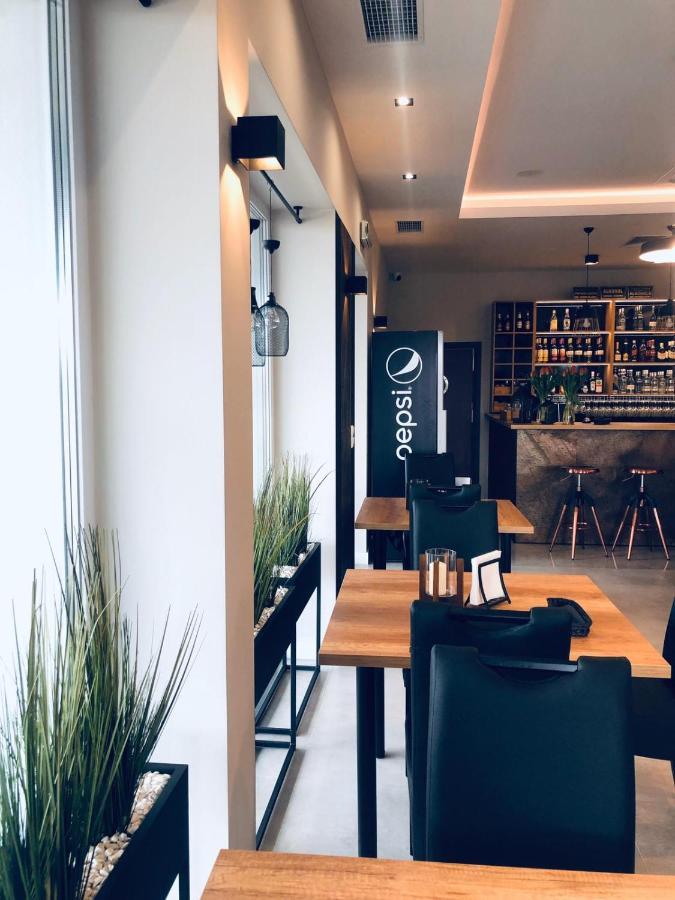 Przystanek Roszkow -Noclegi I Restauracja Экстерьер фото