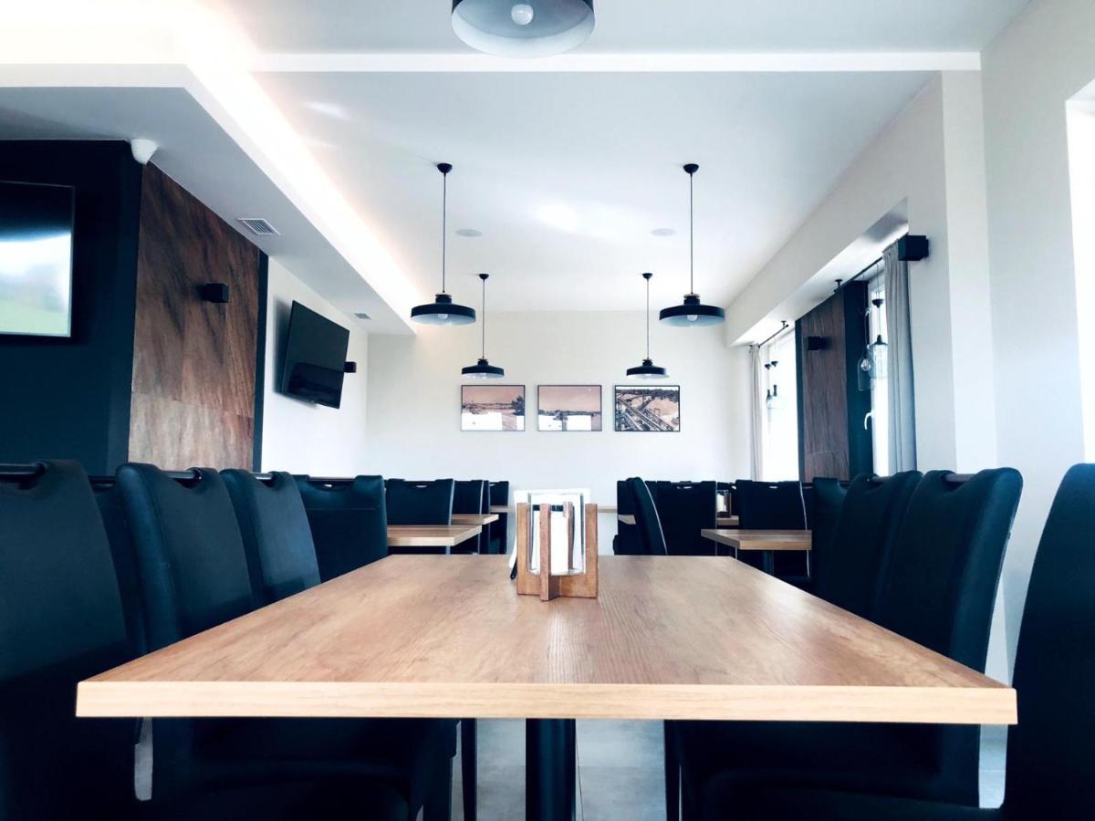 Przystanek Roszkow -Noclegi I Restauracja Экстерьер фото